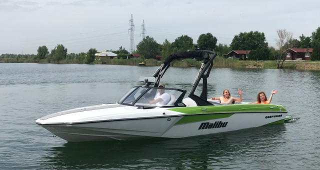 Motorcsónak bérlés